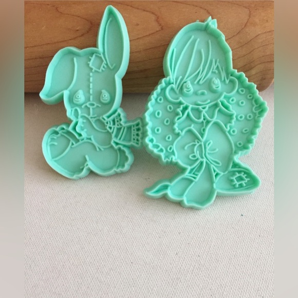 Precious Moments 6-piece Cookie Cutter Christmas Set for Holiday Baking - Picture 4 of 6